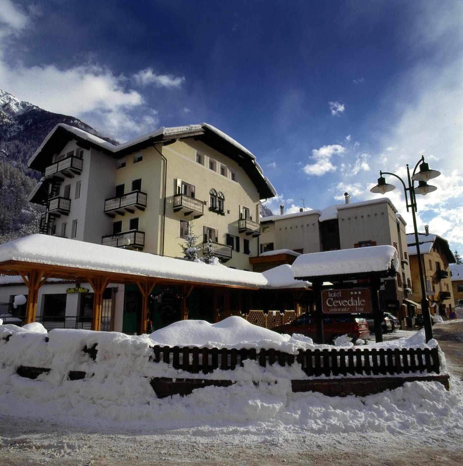 Hotel Cevedale Living Romance Hotel 코골로 외부 사진