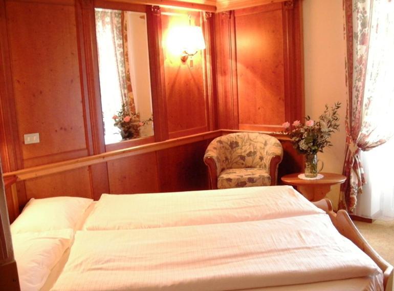 Hotel Cevedale Living Romance Hotel 코골로 객실 사진