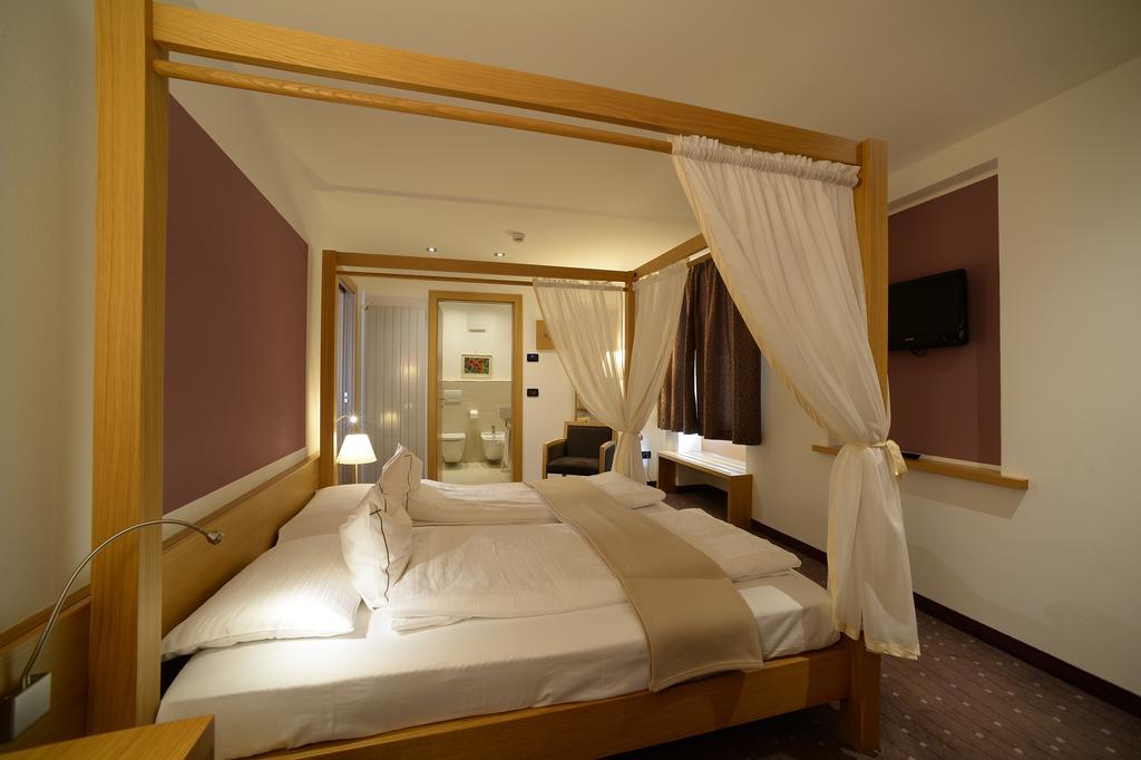 Hotel Cevedale Living Romance Hotel 코골로 외부 사진
