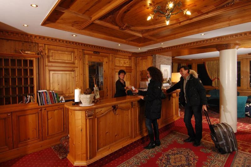 Hotel Cevedale Living Romance Hotel 코골로 외부 사진