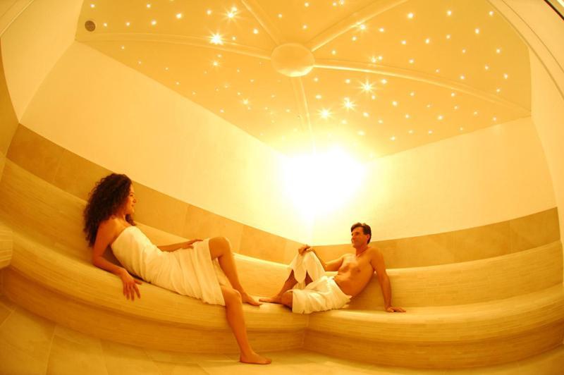 Hotel Cevedale Living Romance Hotel 코골로 외부 사진