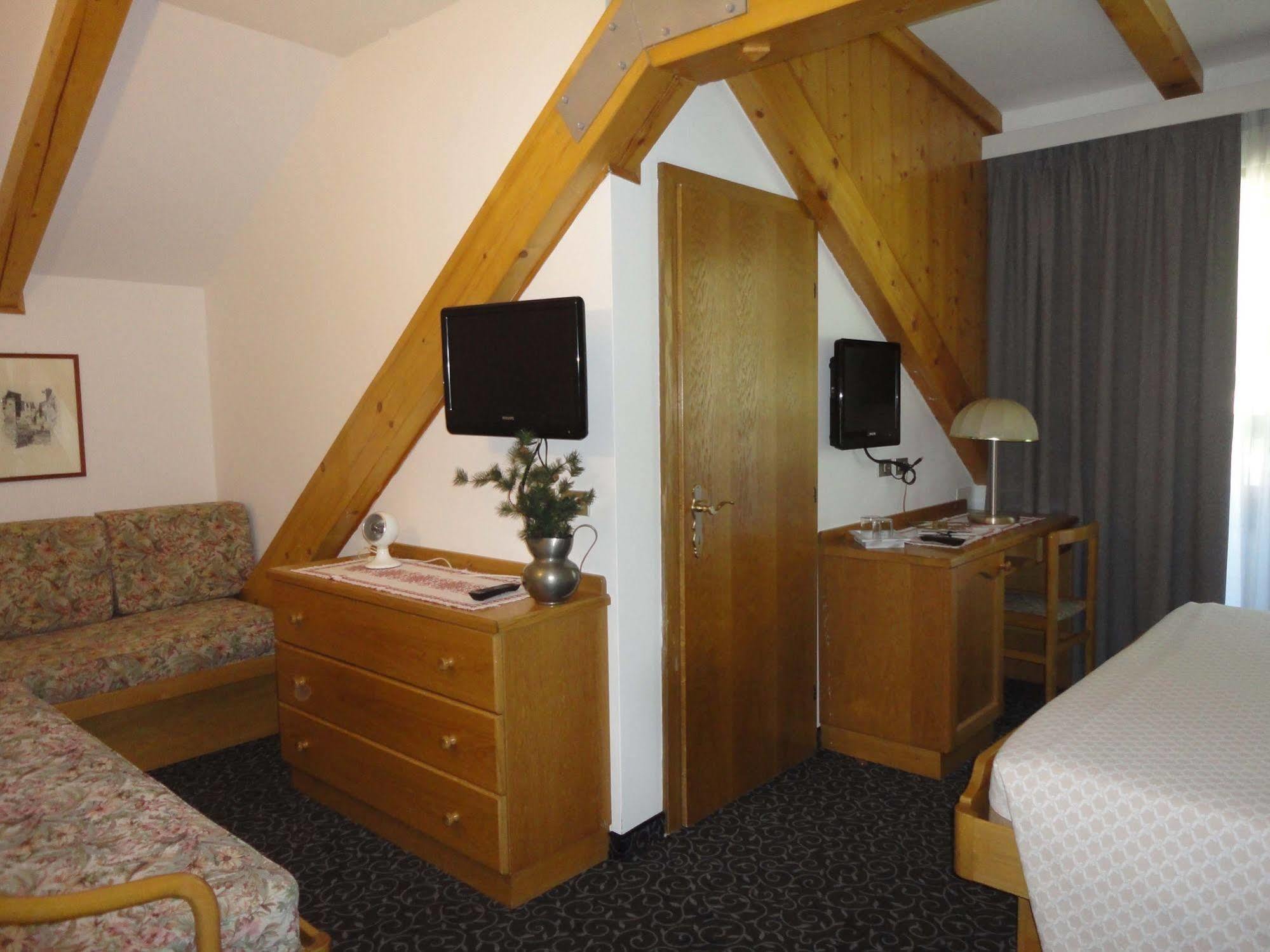 Hotel Cevedale Living Romance Hotel 코골로 외부 사진