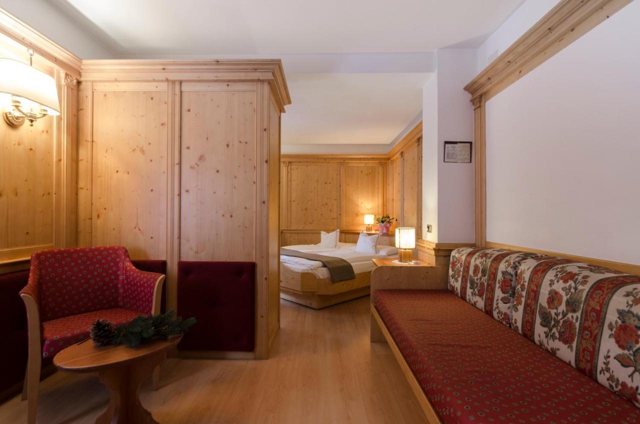 Hotel Cevedale Living Romance Hotel 코골로 외부 사진